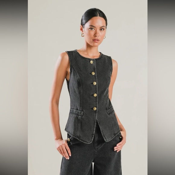 ✨NEW✨Washed black gold button detail denim vest, sizes Small-Large - Picture 2 of 6